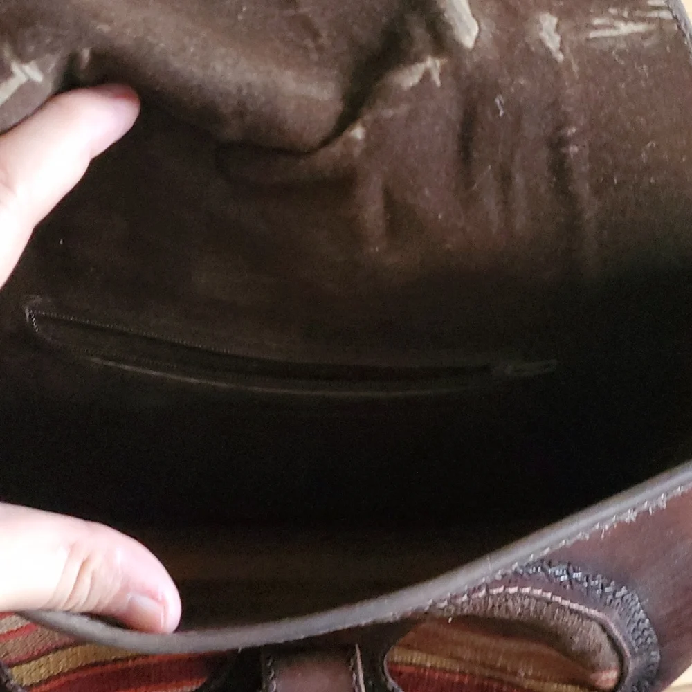 Guatemalan Leather Crossbody bag - Picture 6 of 8